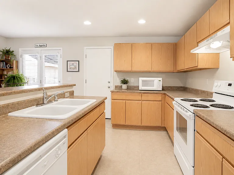 5775 Danube St — Photo 9