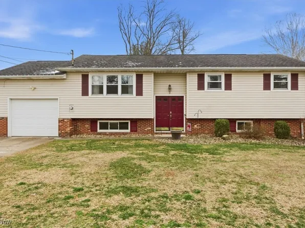 9 Oakbrook Ln, Mineral Wells, WV 26150