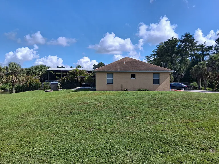 7758 Suncoast Dr — Photo 10