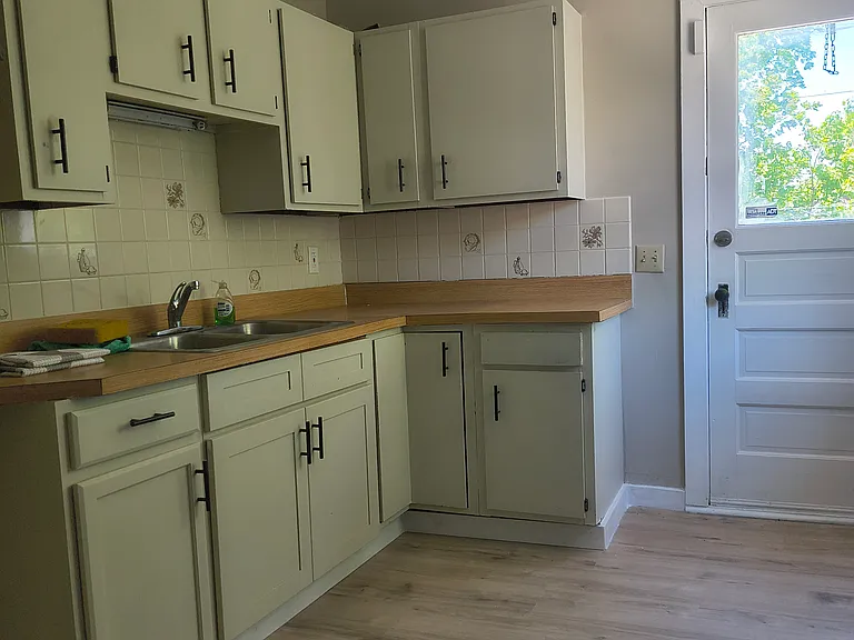 430 Parkdale Ave — Photo 6