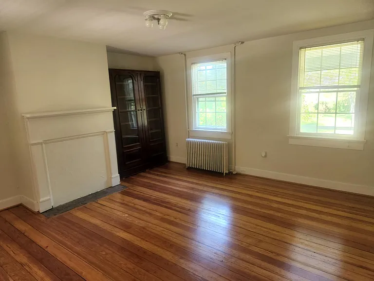1520 Ridout Ln — Photo 11