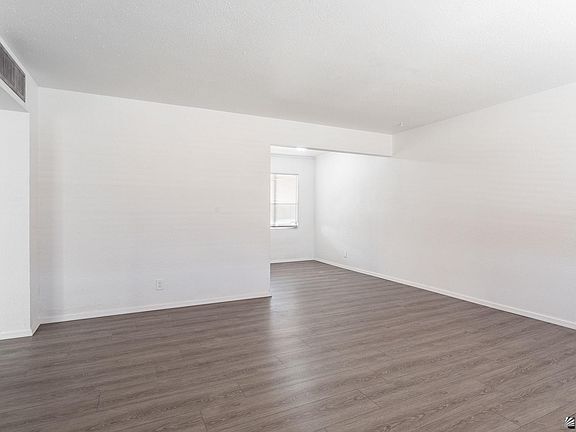5th image of 927 E La Mesa St