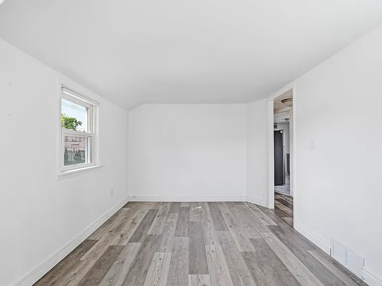 76 Schuyler Ave #2 — Photo 10