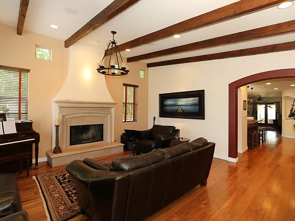 3rd image of 15118 La Maida St