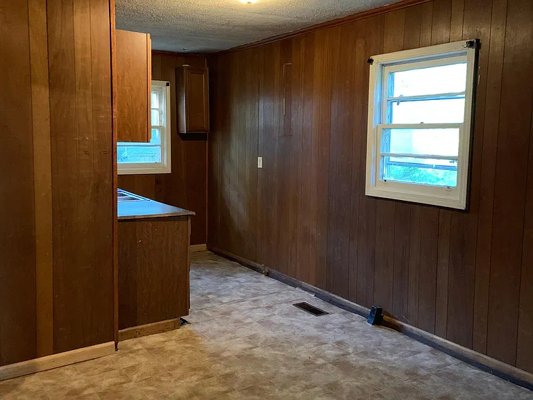 515 Lawrence St — Photo 7