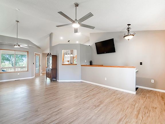 5th image of 804 N Candia Cir