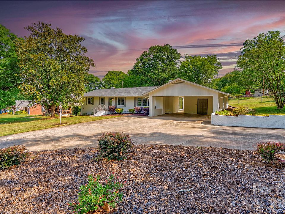 1st image of 809 Forest Hill Dr