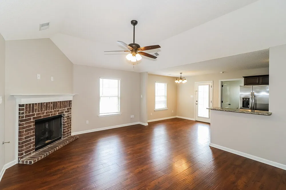 4 bed, 2.0 bath, 1700 sqft, $2,020 — Photo 4