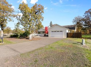 6400 Rogue River Dr, Shady Cove, OR 97539