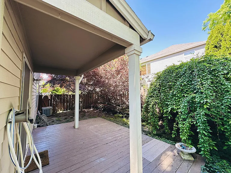 6049 NE Kettering St — Photo 37