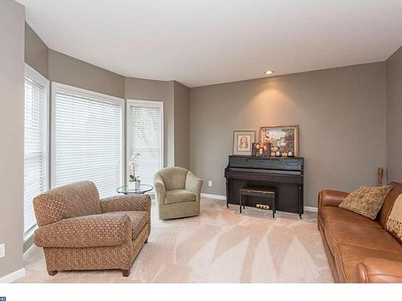 3rd image of 204 Bayberry Dr