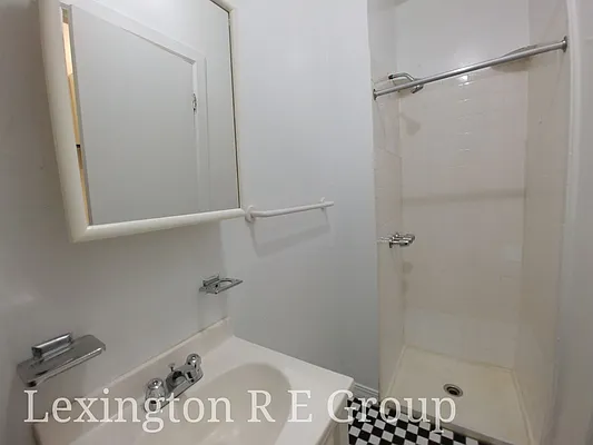 Rented by Lexington Real Estate Group | media 19