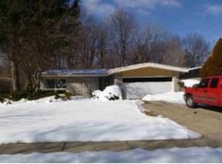 23475 Plumbrooke Dr, Southfield, MI 48075