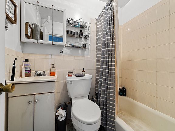 5th image of 203 E 82nd St #5