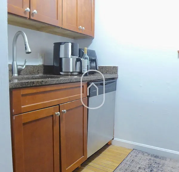 830 Huntington Ave — Photo 12