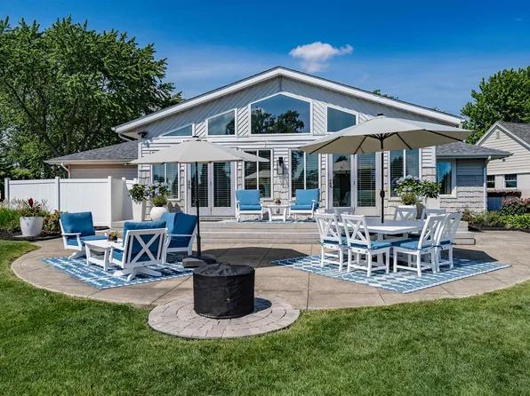 18 Fairlane Dr, Warsaw, IN 46580