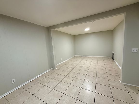 2nd image of 809A Summer Ave #2L