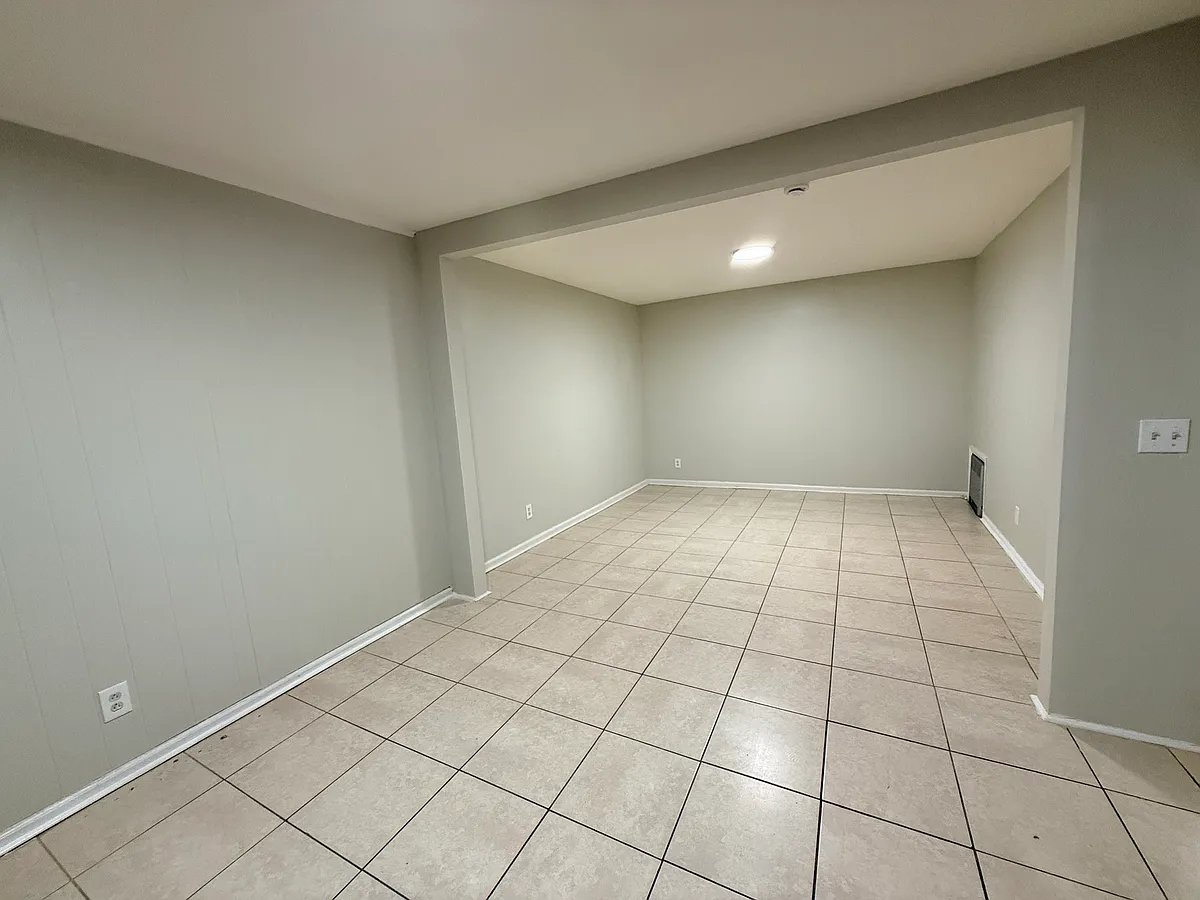 Building Photo - 809A Summer Ave #2L