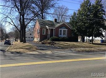 3rd image of 590 Washington St