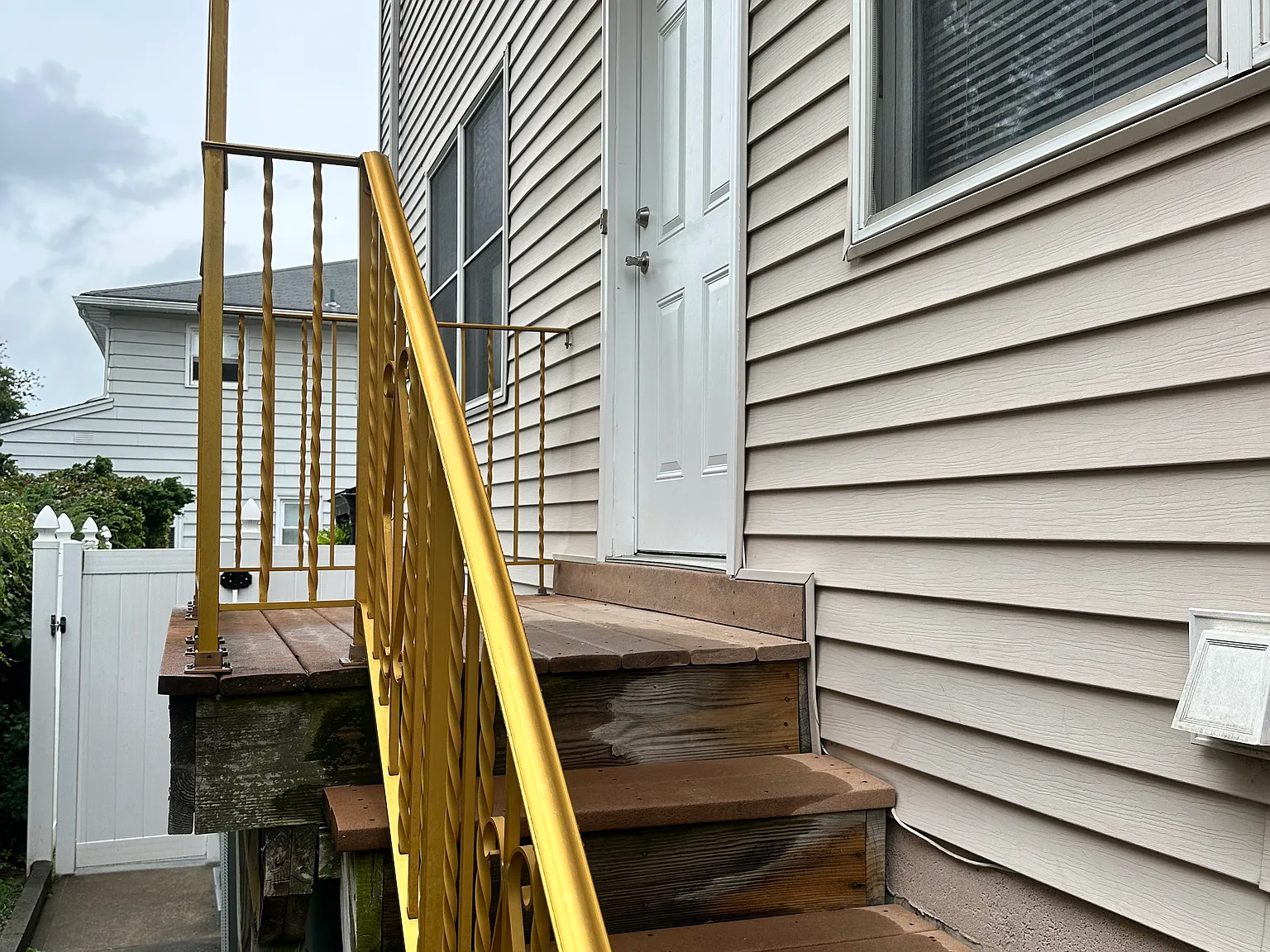 2 bed, 2396 sqft, $2,200 — Photo 2