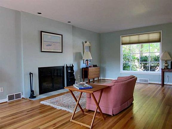 4th image of 444 Marlin Dr