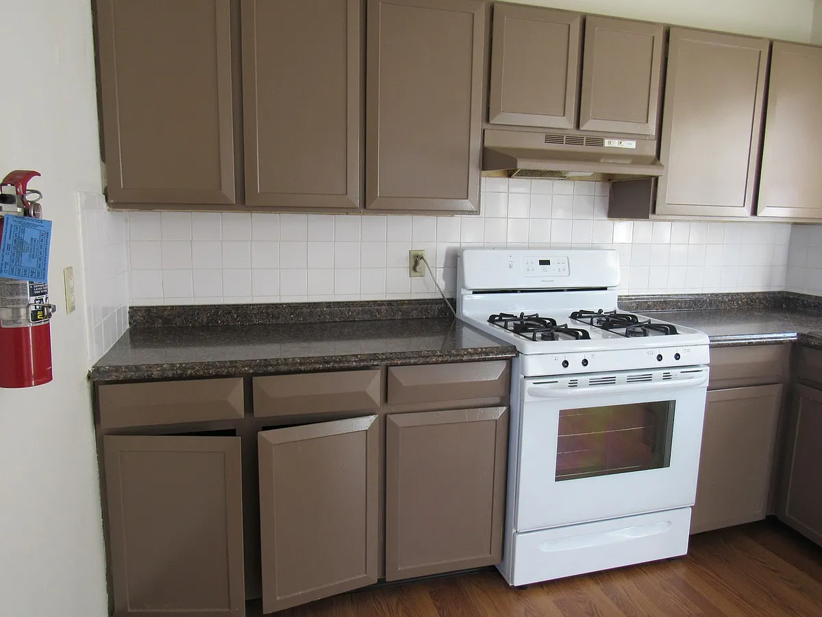 Building Photo - 333 Park Ave #118