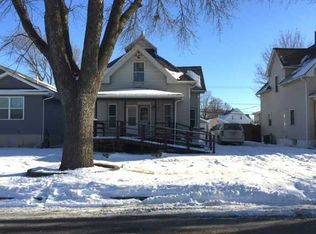 551 10th St SW, Cedar Rapids, IA 52404