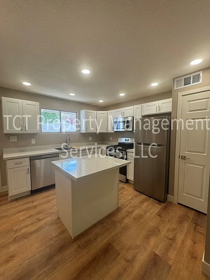 2 bed, 1.0 bath, 675 sqft, $1,595 — Photo 2