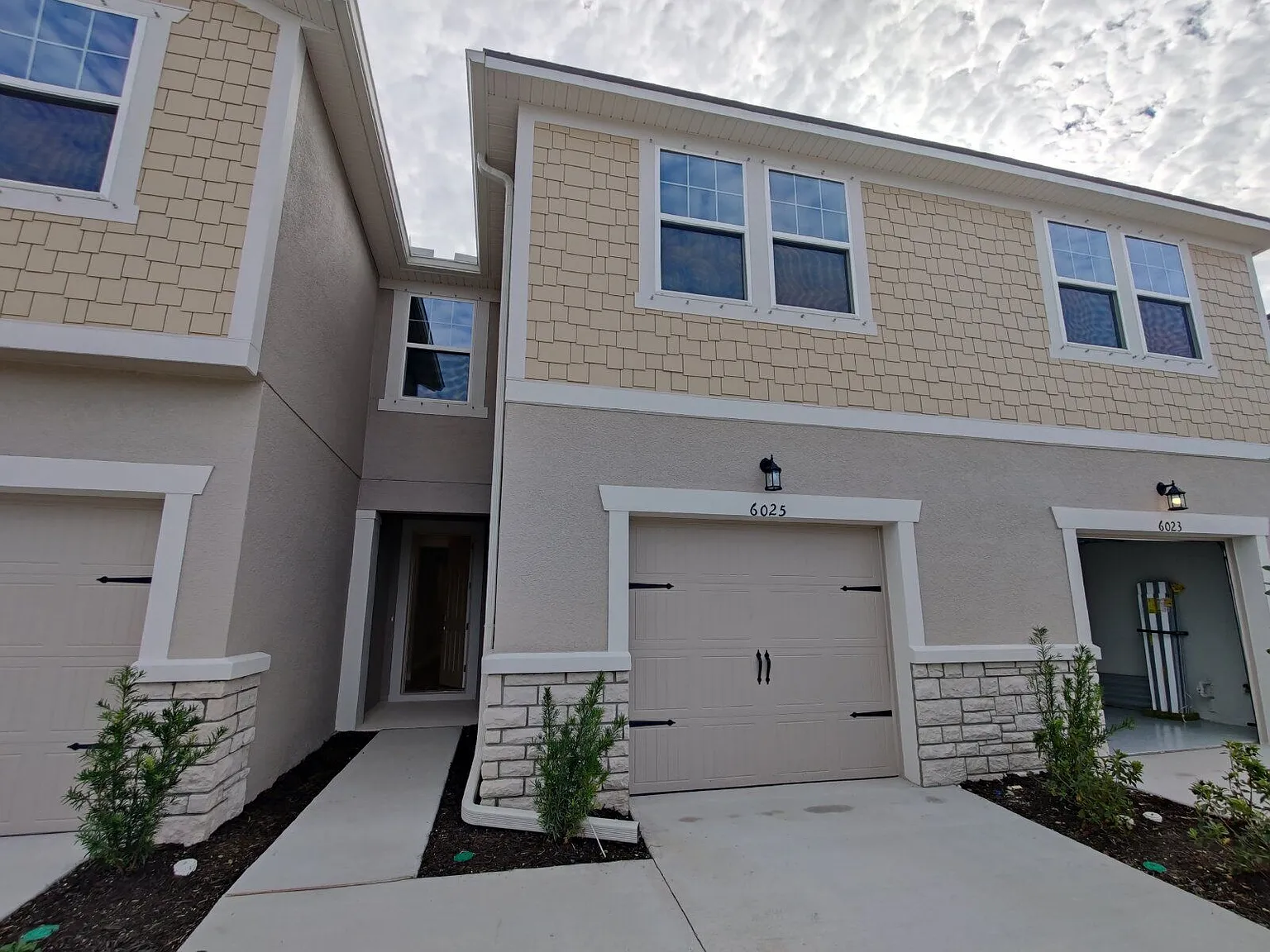 3 bed, 2.0 bath, 1888 sqft, $2,745 — Photo 3
