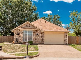 5810 Lakeway Ct, Arlington, TX 76018