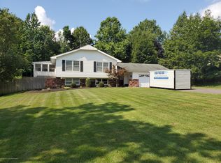 32 Sherwood Rd, Manalapan, NJ 07726