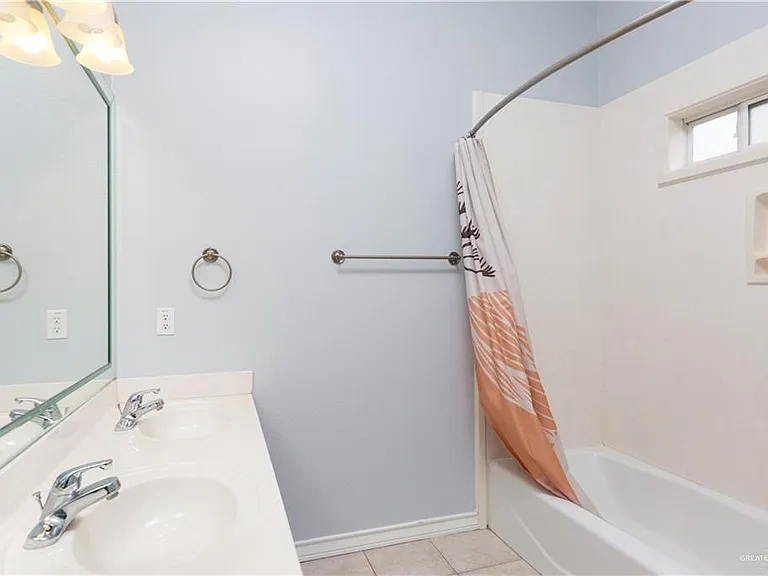 708 S Excalibur St — Photo 10