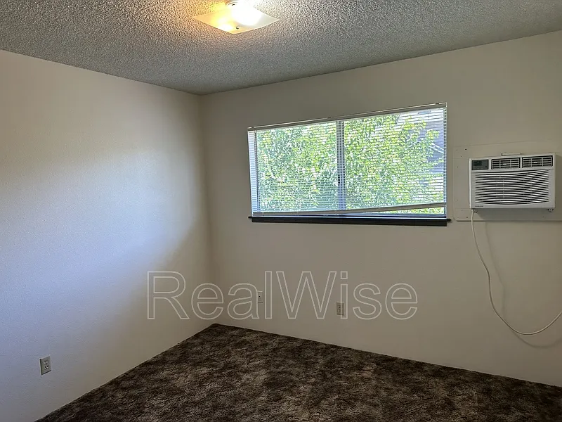 2 bed, 1.0 bath, $1,125 — Photo 2