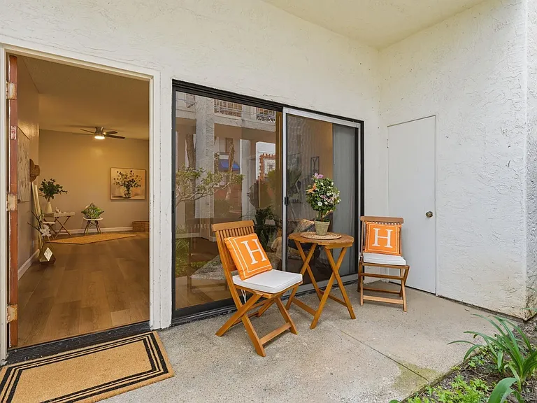 8320 Regents Rd #1-I — Photo 2
