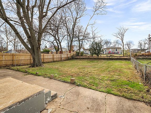 3rd image of 142 Floralea Pl