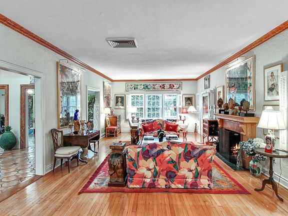 3rd image of 424 Seaspray Ave