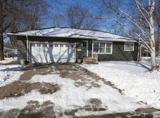 320 Lyndale Ave N, New Prague, MN 56071