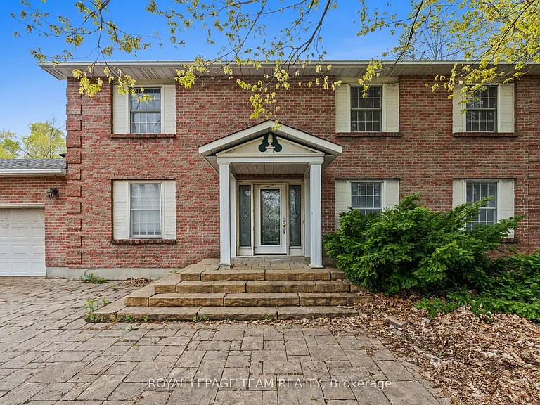 3162 Woodroffe Ave — Photo 2
