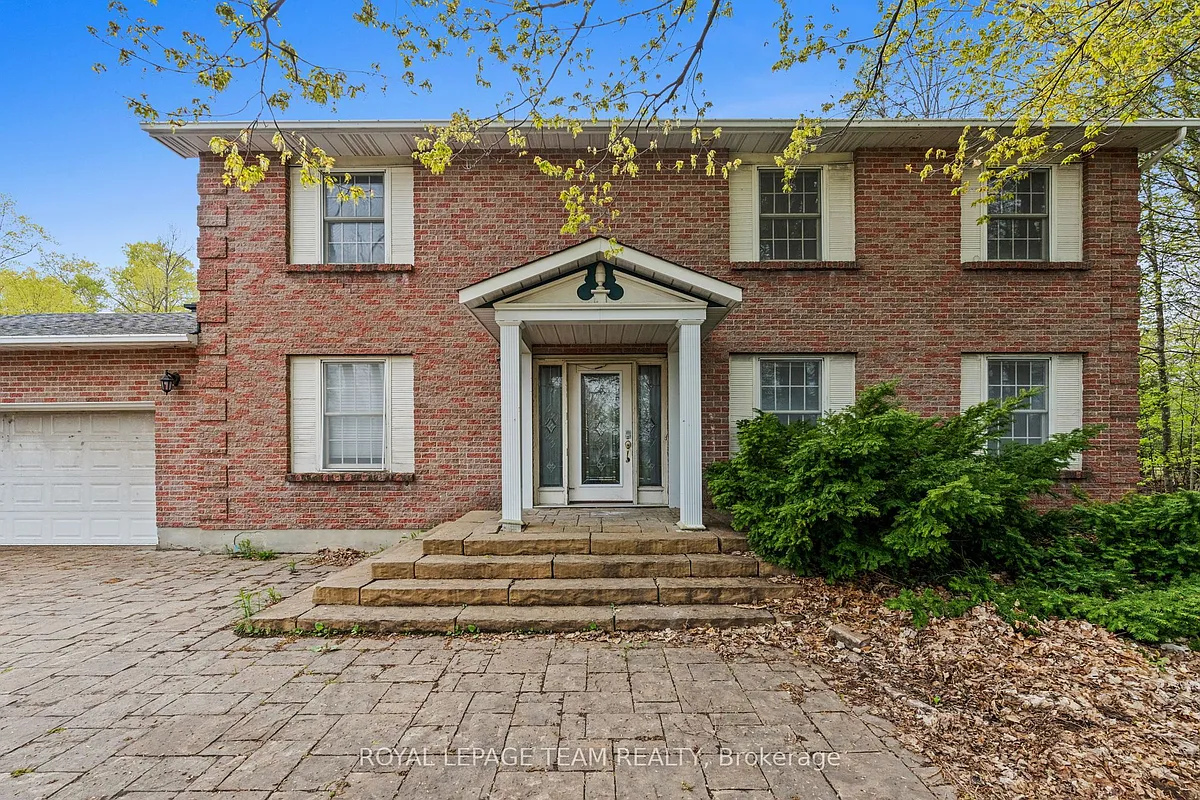 Building Photo - 3162 Woodroffe Ave