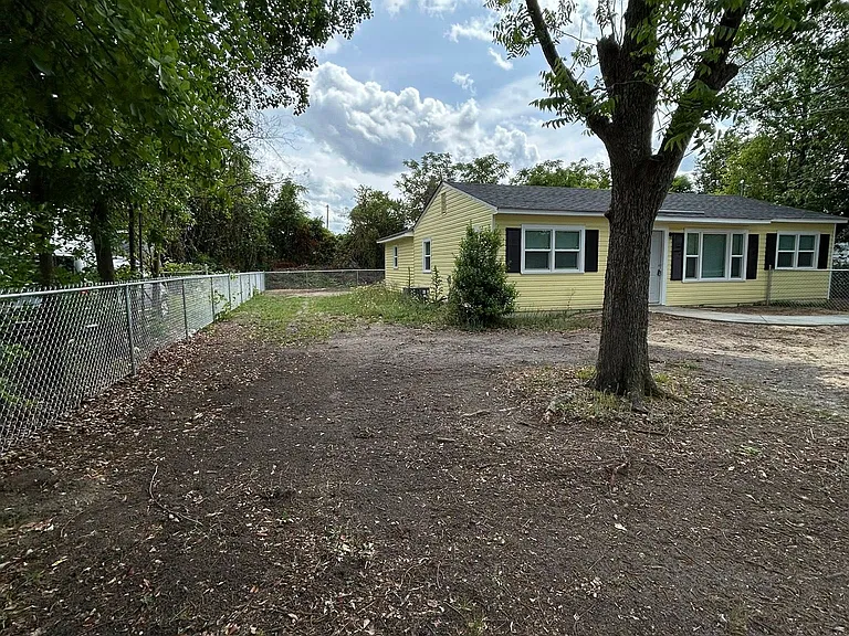 1946 Williams Dr — Photo 1