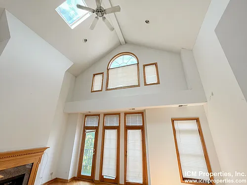 2738 N Southport Ave #1 Photo 1
