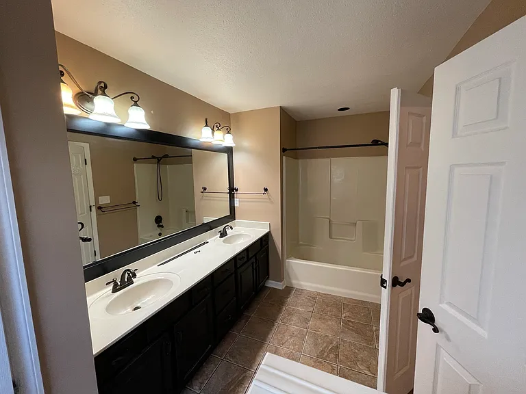 10715 Hickory Cove Ct — Photo 9