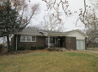 901 S Drury Ln, Wichita, KS 67207