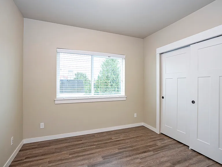 627 N Fife St — Photo 13