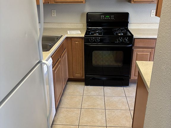 4th image of 303 N Miller Rd Unit 1010