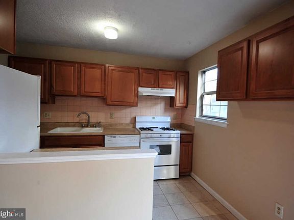 4th image of 5578 Saint Charles Dr