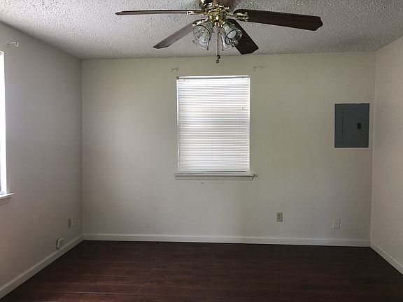 4th image of 823 Kayton Ave