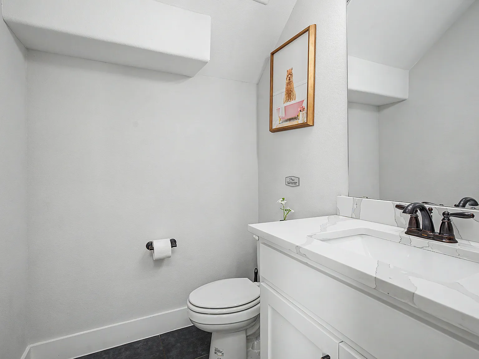 5 bed, 2708 sqft, $4,995 — Photo 2