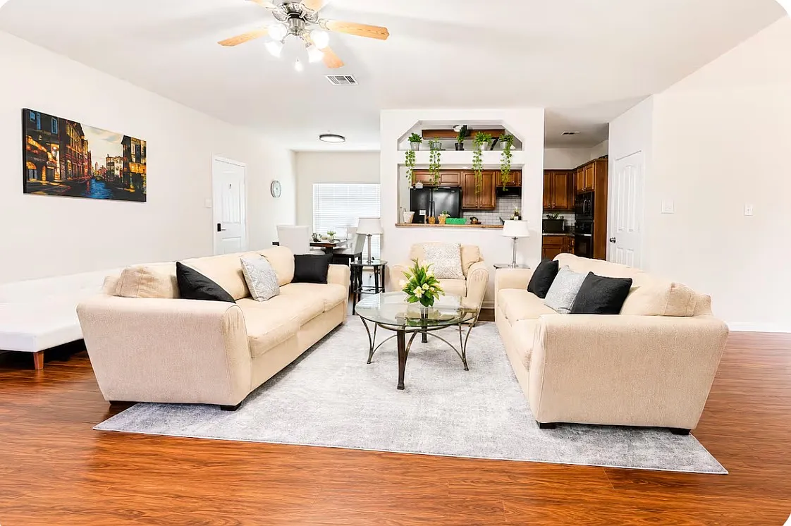 6 bed, 2536 sqft, $7,000 — Photo 4