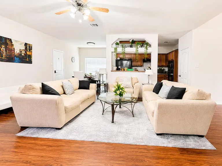 3209 Silver Springs Way — Photo 1
